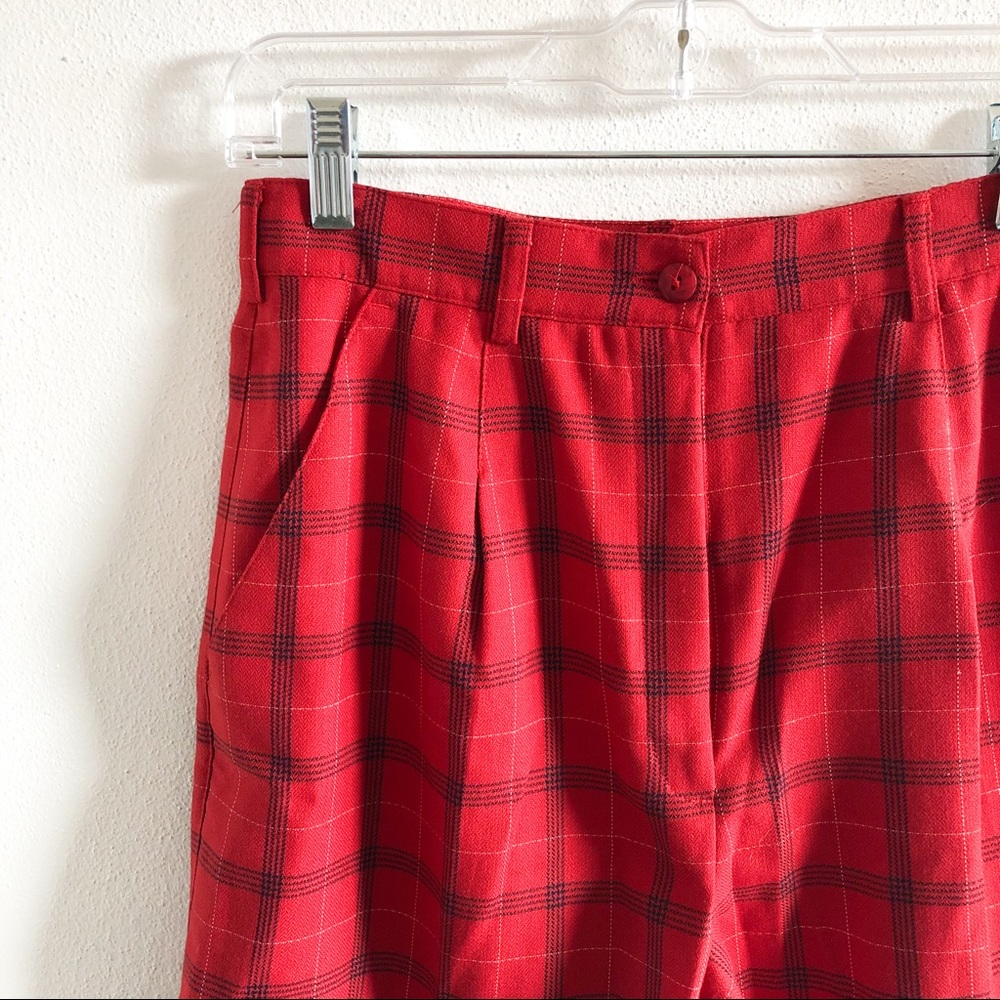 VINTAGE 90’s red plaid high waisted pleated shorts